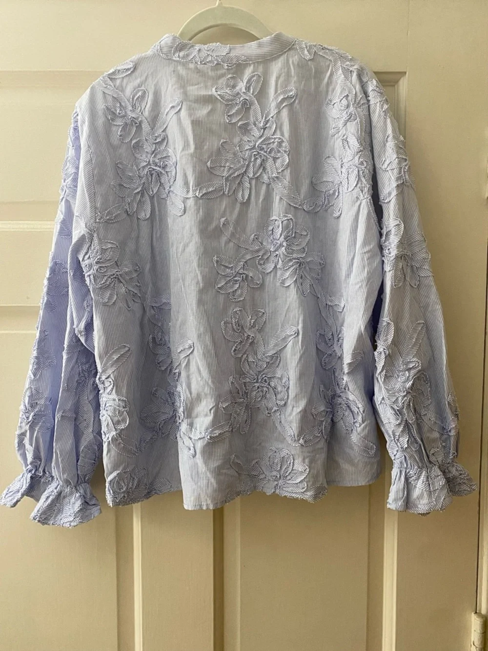 Zara embossed floral Light Blue V-Neck vertical stripe blouse with ruffle sleeve - Picture 5 of 9
